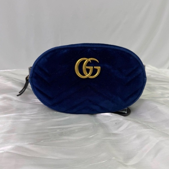 Gucci Navy Velvet Belt Bag with Gold Logo - Picture 2 of 6